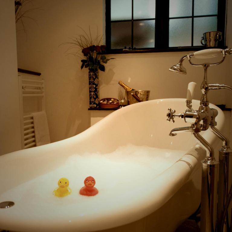 The Wiremill Hotel Felbridge Room photo